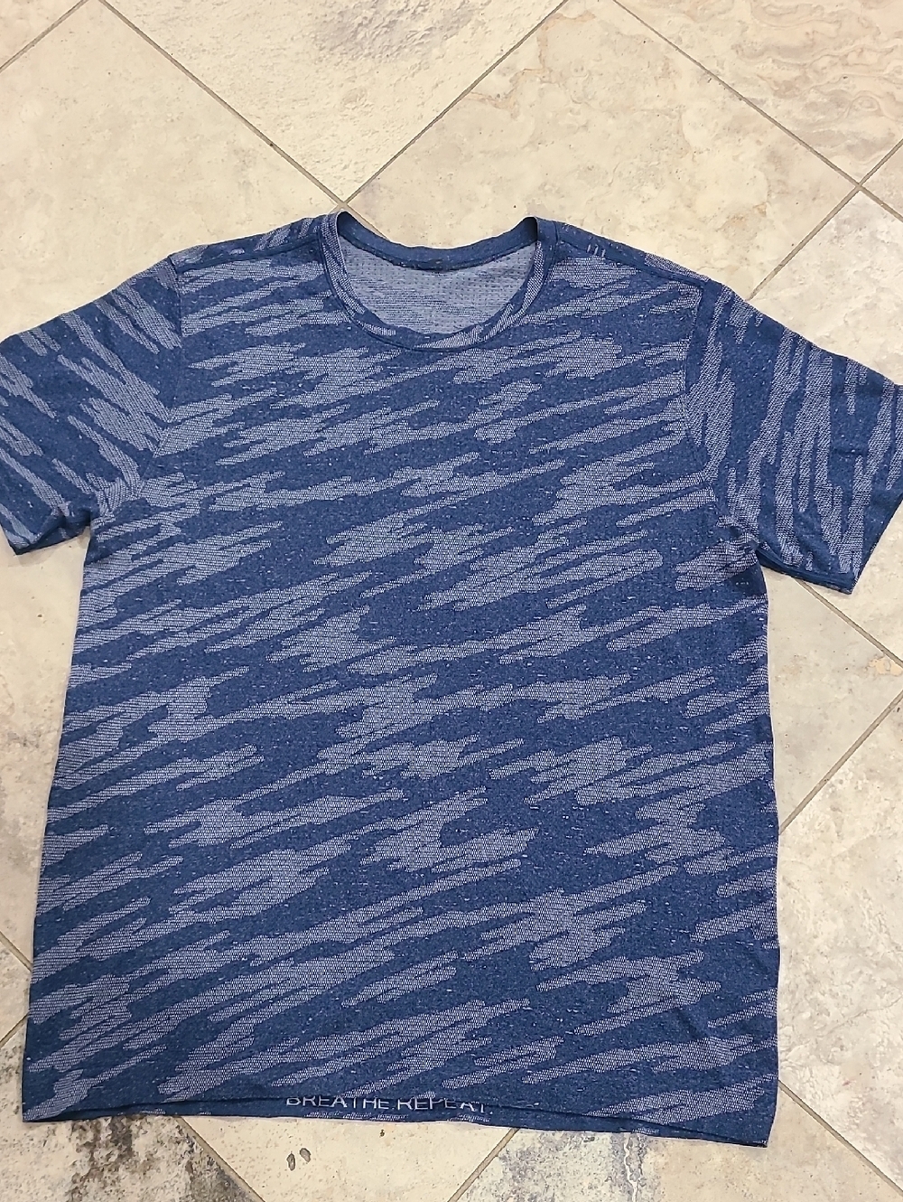 lululemon athletica Men's Blue Two-Tone Patterned Crewneck Tee